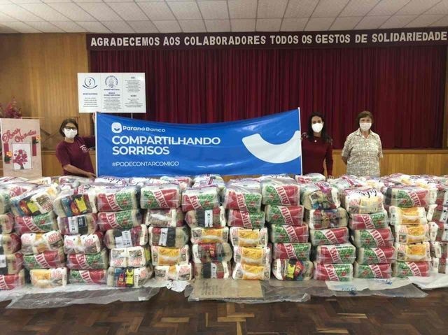 Paraná Banco doa 32 toneladas de alimentos para instituições de Curitiba