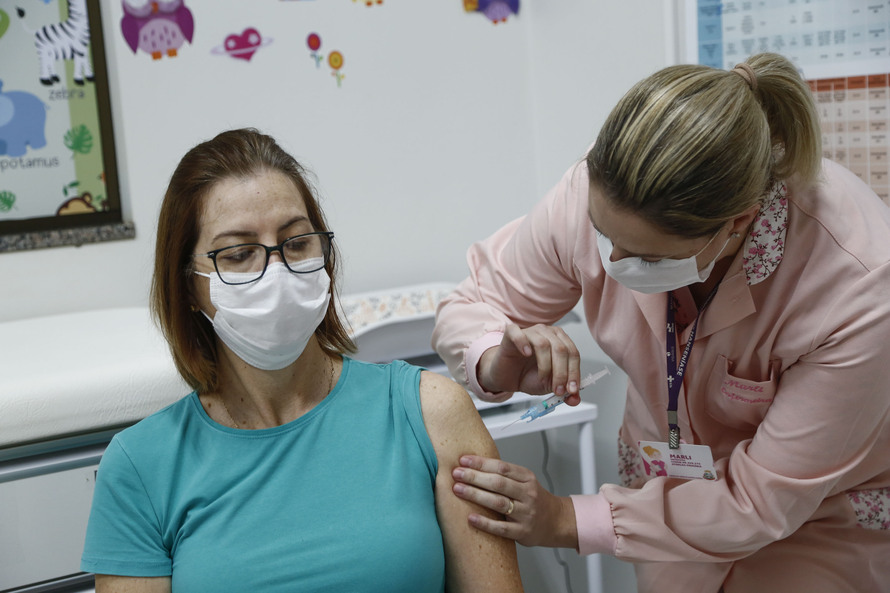 1,9 milhão de pessoas já foram vacinadas contra a Covid-19 no Paraná