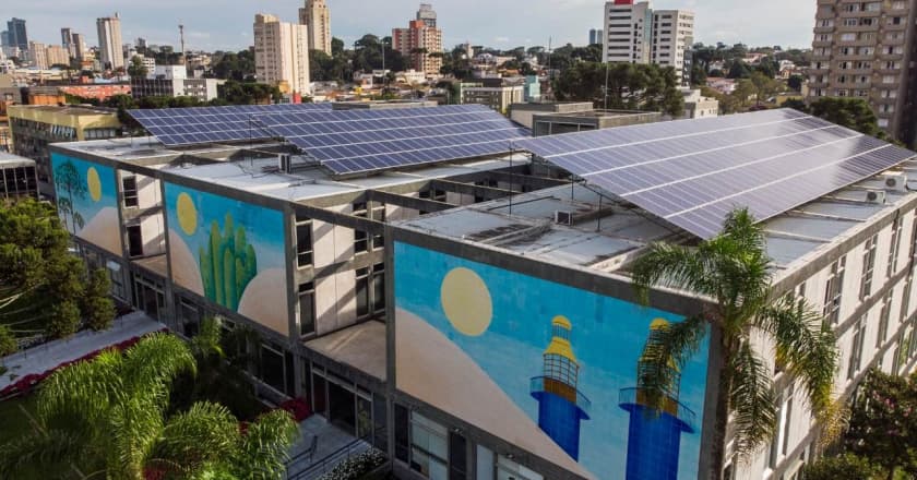 A Quantum Engenharia fez um sistema de energia solar prefeitura de Curitiba