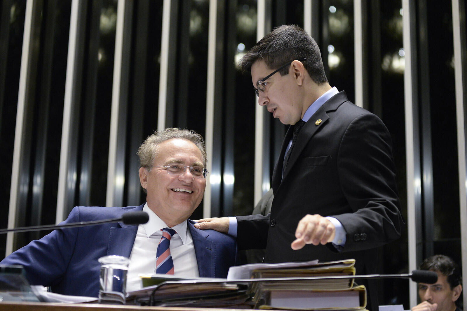 Renan Calheiros e Randolfe Rodrigues (Foto: Jefferson Rudy/Agência Senado)