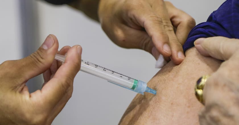 covid-19, vacinação UTI mortes Fiocruz