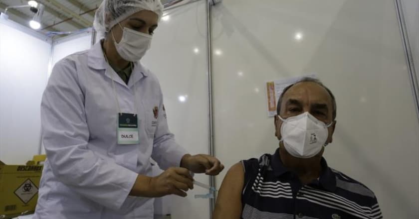 vacina contra a covid-19 Curitiba pelo menos uma dose