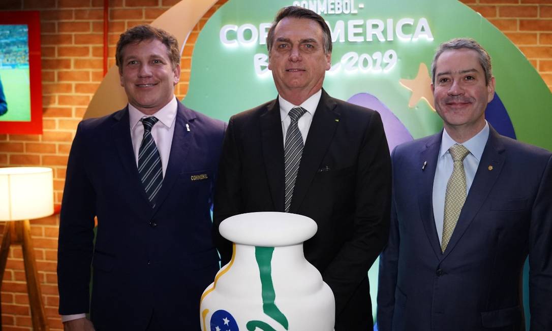 Em meio à pandemia, Conmebol agradece a Bolsonaro por sediar Copa América no Brasil