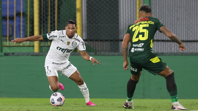 Palmeiras vence Defensa y Justicia e segue invicto na Copa Libertadores