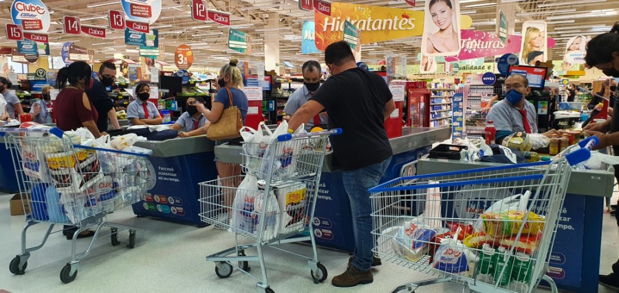 Justiça aceita pedido da Apras e supermercados de Curitiba abrem neste sábado