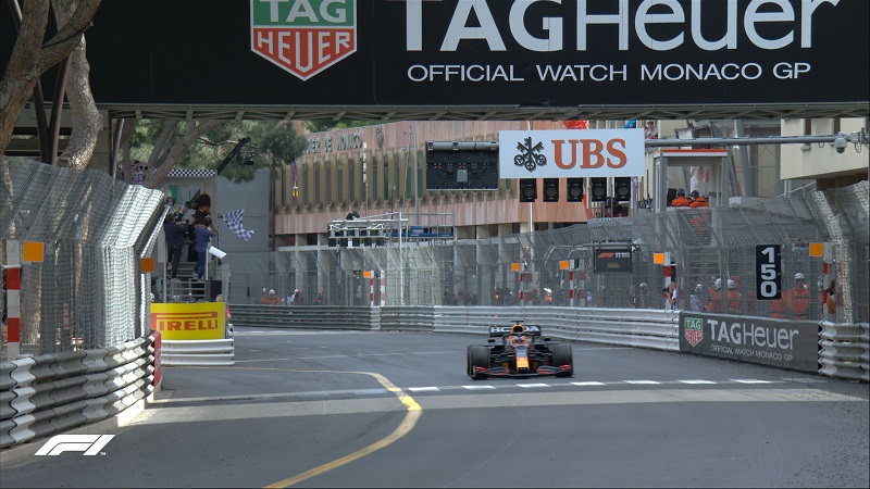 Verstappen vence GP de Mônaco e vira líder em dia de caos para Mercedes