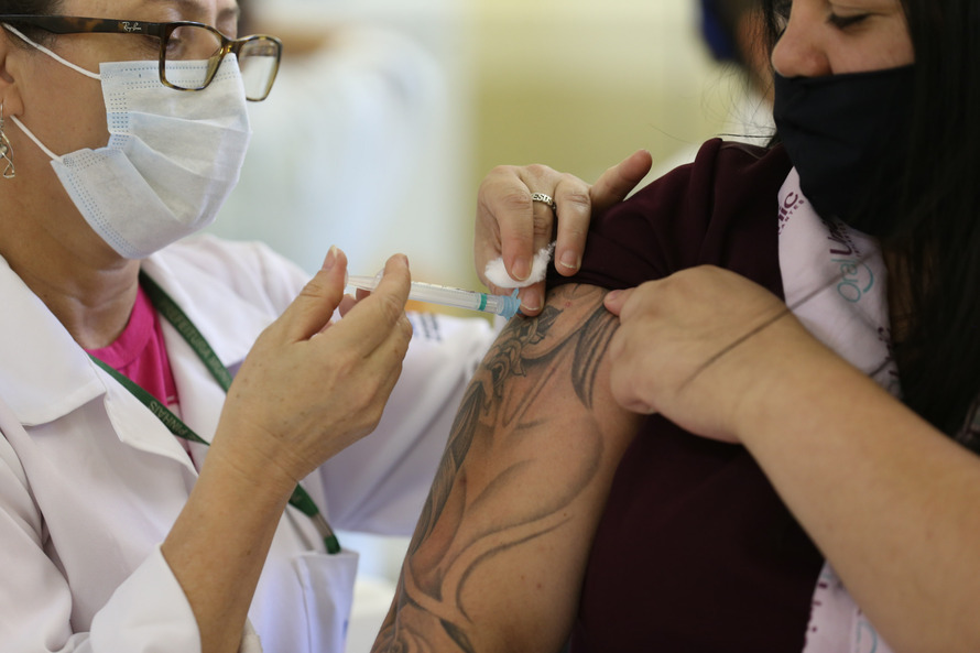 Paraná irá vacinar contra Covid-19 todas as pessoas de 18 a 59 anos