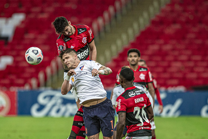 Flamengo empata com LDU e garante vaga nas oitavas da Libertadores