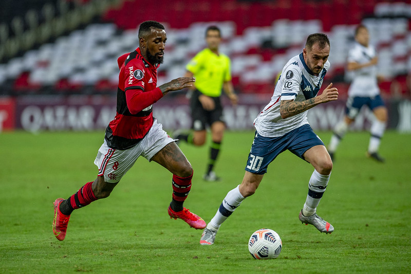 Flamengo empata com Vélez e garante liderança do grupo na Libertadores