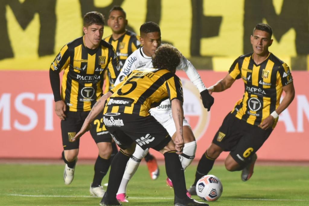 Santos perde do The Strongest e se complica na Libertadores