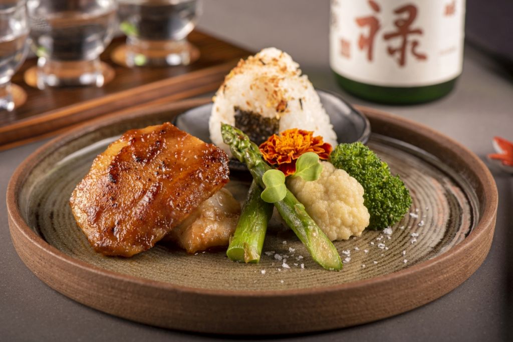 Restaurante de comida japonesa destaca pratos quentes no cardápio