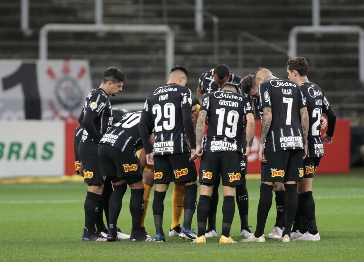 Sylvinho estreia pelo Corinthians com derrota e pouca criatividade