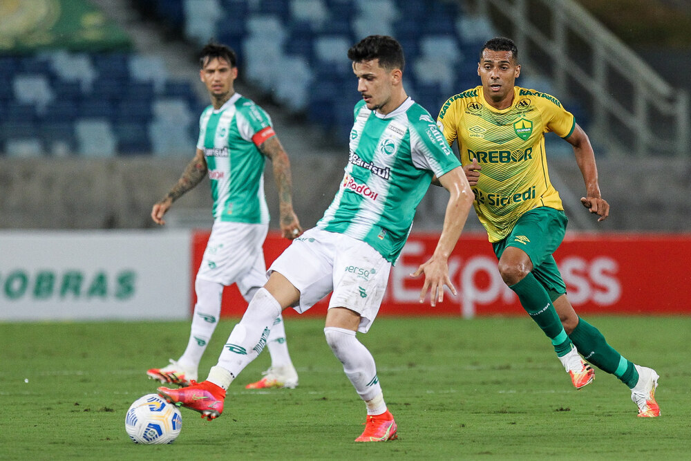 Com gol no fim, Cuiabá empata com o Juventude em sua estreia na Série A