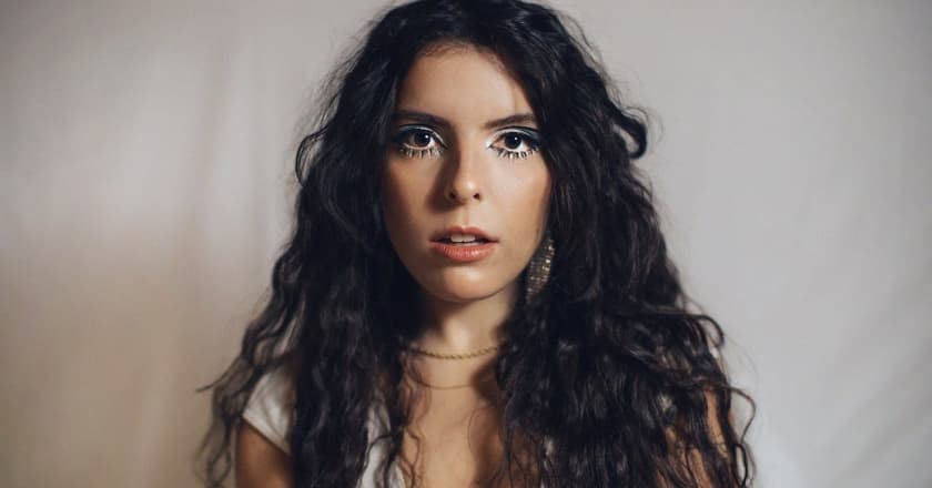 Laura Petit lança clipe da música 'Durex'