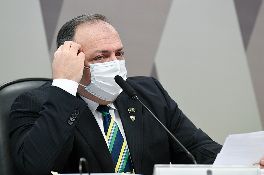 General Pazuello tenta blindar Bolsonaro na CPI, reage a Renan e mente ao menos quatro vezes