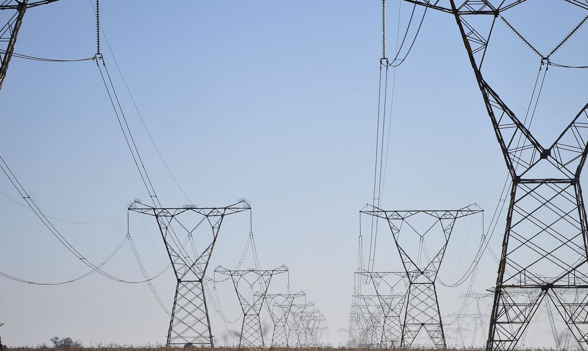 Negacionismo do governo na crise de energia custará caro, dizem especialistas