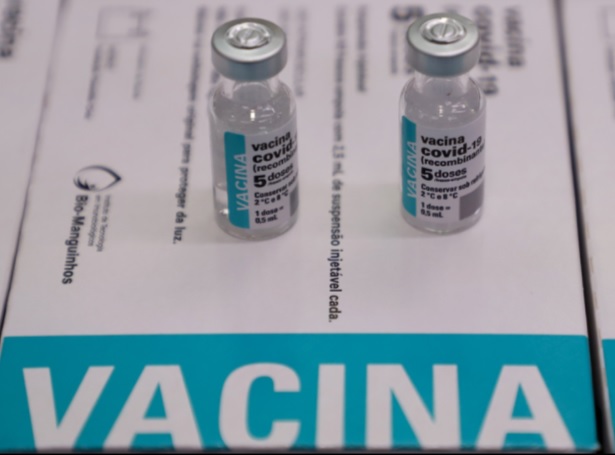 Covid-19: Brasil recebe 2,1 milhões de doses da vacina da Pfizer neste domingo