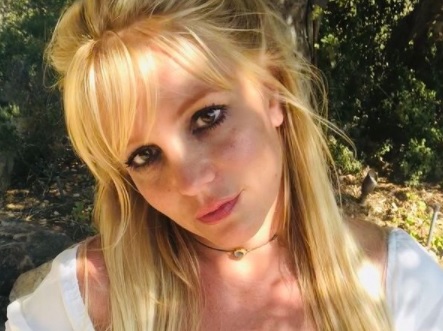 Britney Spears pede desculpas por fingir que estava bem