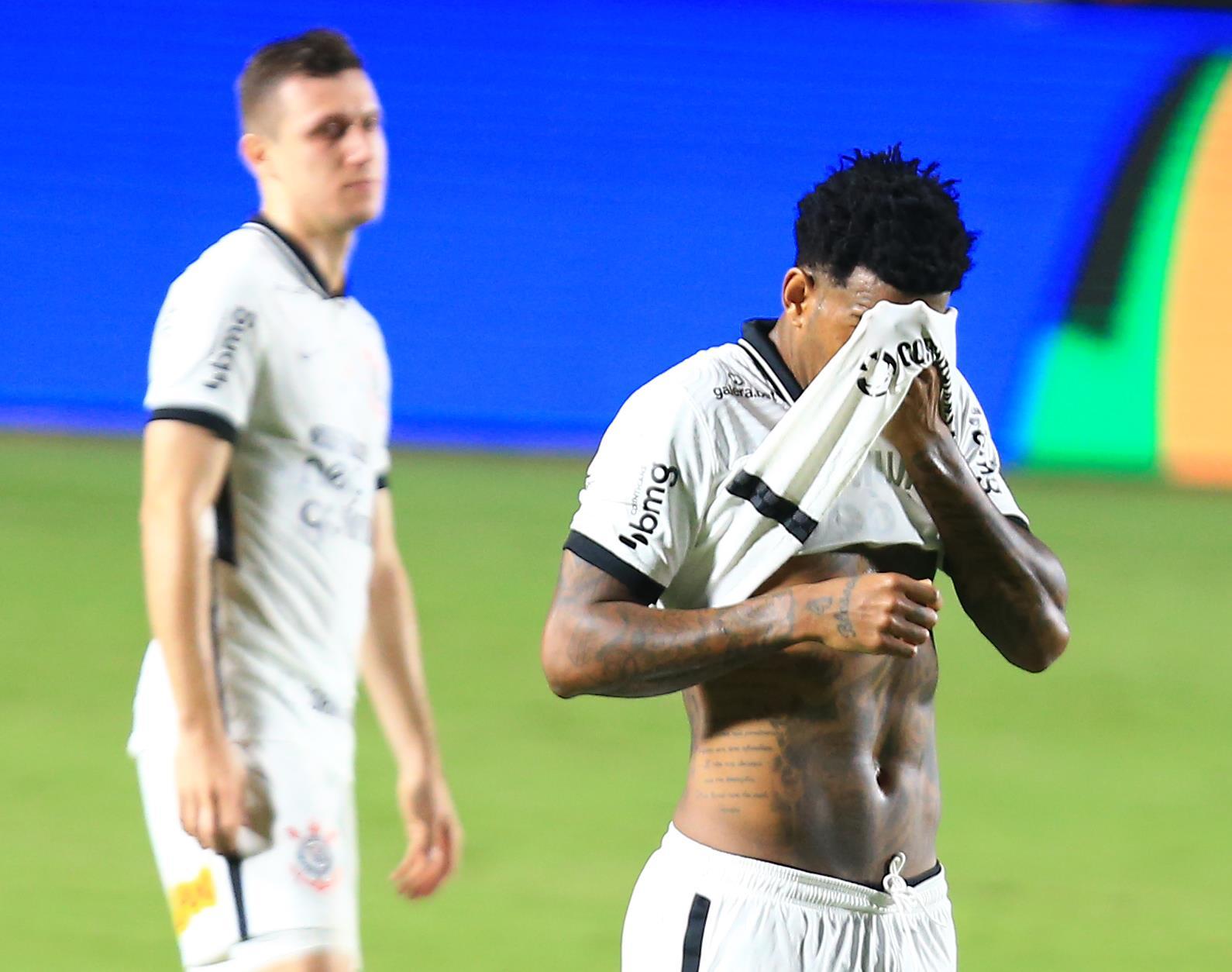 Corinthians empata com Atlético-GO e cai na Copa do Brasil