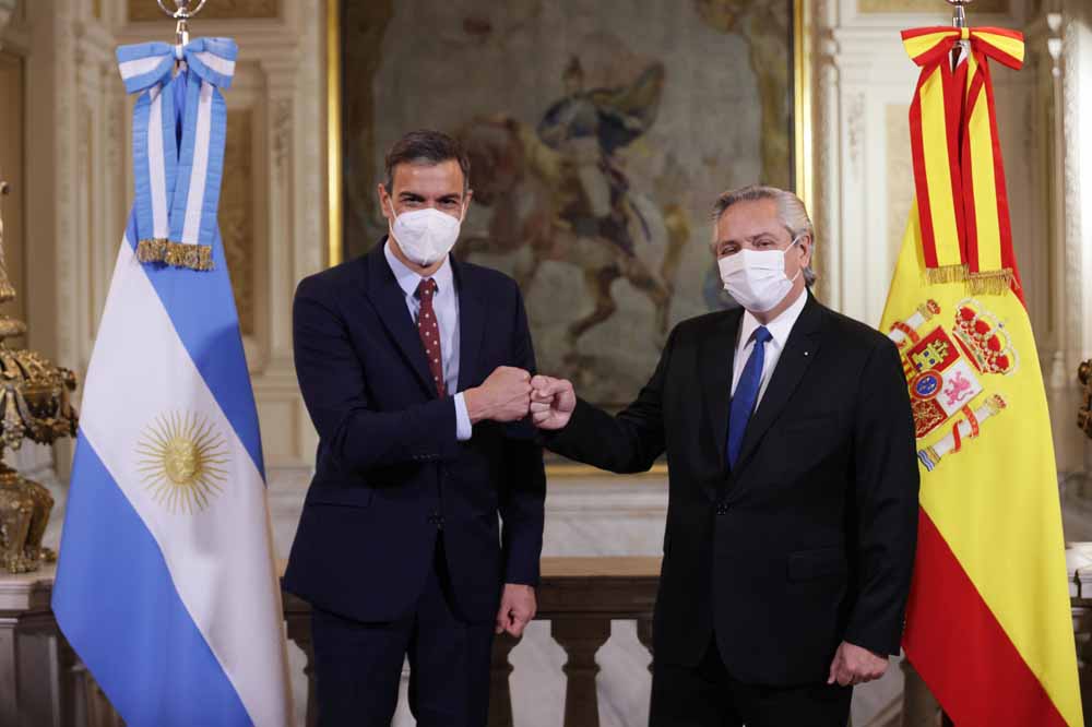 Alberto Fernandez recebeu o espanhol Pedro Sanchez na sede do governo. Crédito: Casa Rosada
