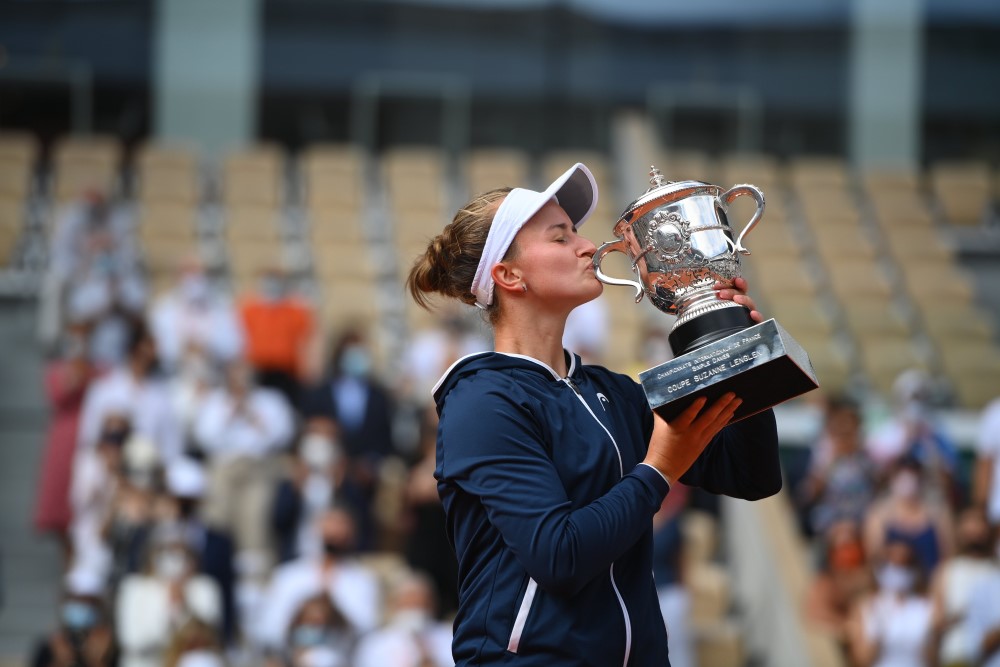 Krejcikova vence Pavlyuchenkova e conquista título inédito em Roland Garros