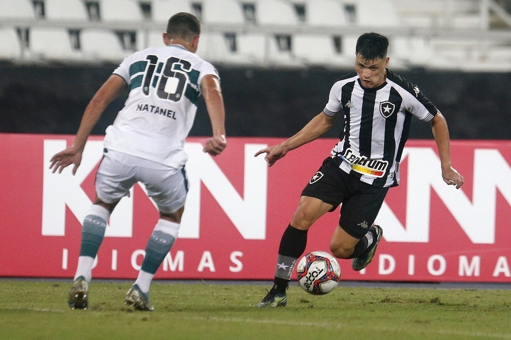 Com erros de arbitragem, Coritiba perde para o Botafogo na Série B