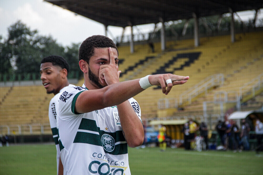 Sem Rafinha e Léo Gamalho, artilheiro do sub-20 no Coritiba pode ganhar chance na Série B