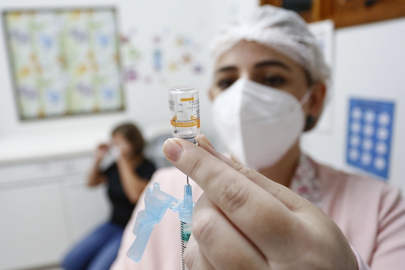 Covid-19: Curitiba vacina pessoas com 58 completos ou mais no sábado (5)