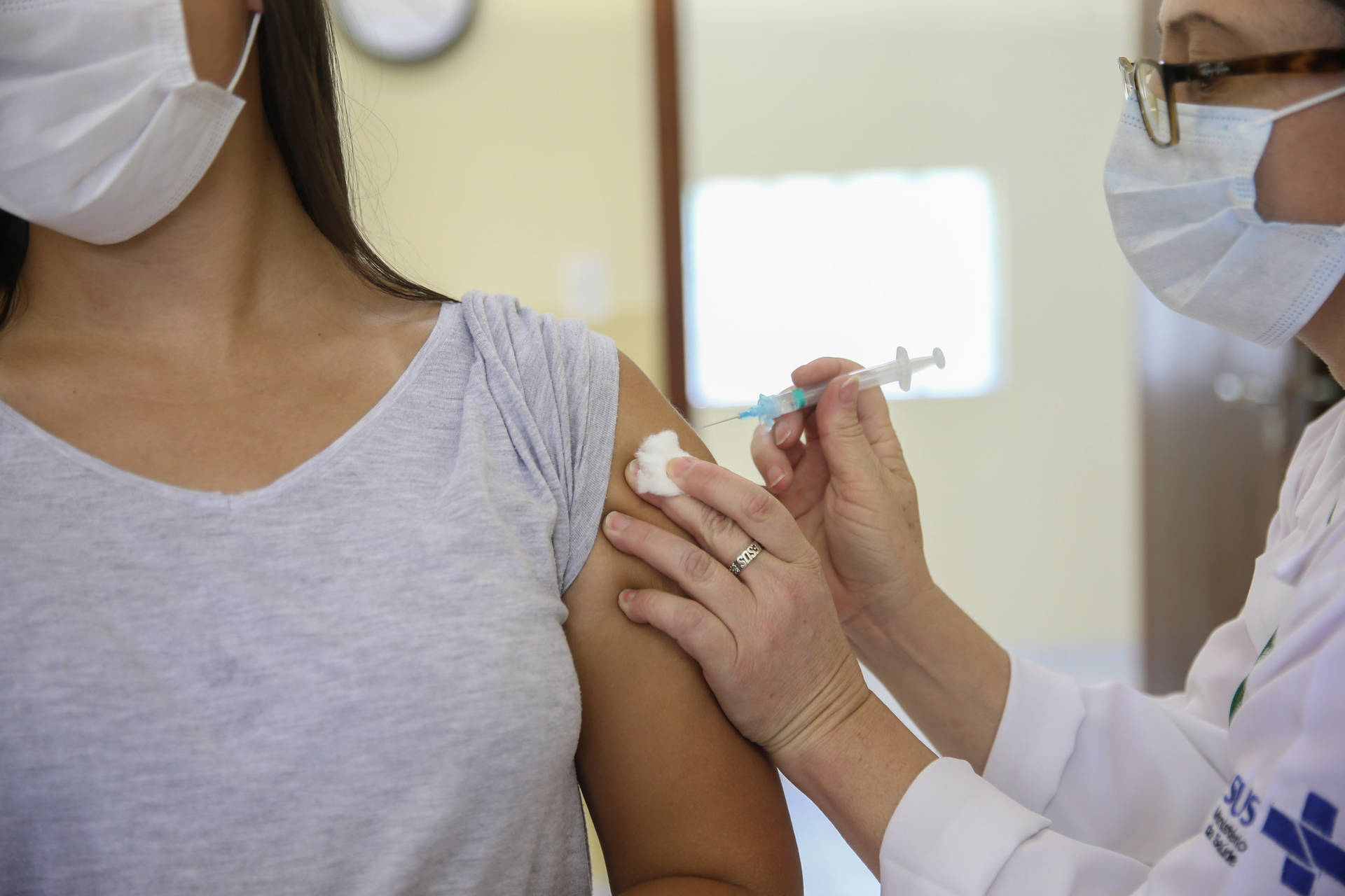 Mais de 85% dos brasileiros vão tomar a vacina, revela Paraná Pesquisa