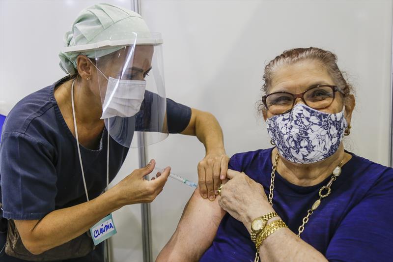 Curitiba ultrapassa a marca de 500 mil moradores vacinados com a 1° dose contra a Covid-19