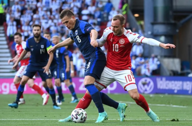 Eurocopa: Eriksen, da Dinamarca, está estável e acordado após desmaiar em campo
