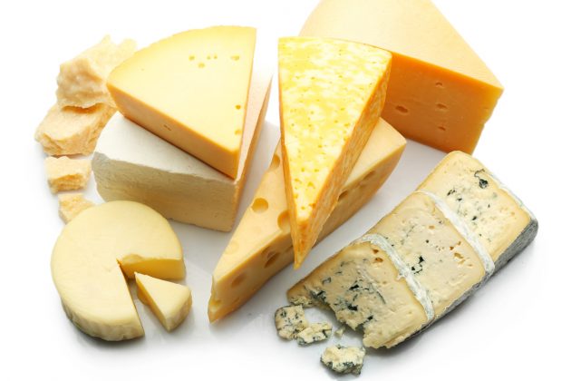 Com menor comercialização e queijos em alta, preço dos lácteos disparam no Paraná