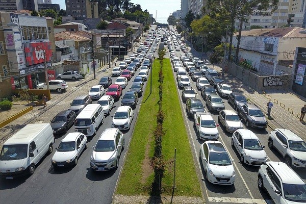 Multas de trânsito em Curitiba podem ser pagas on-line com até 40% de desconto