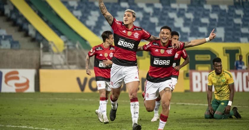Flamengo vence Cuiabá e entra no G-6 do Campeonato Brasileiro