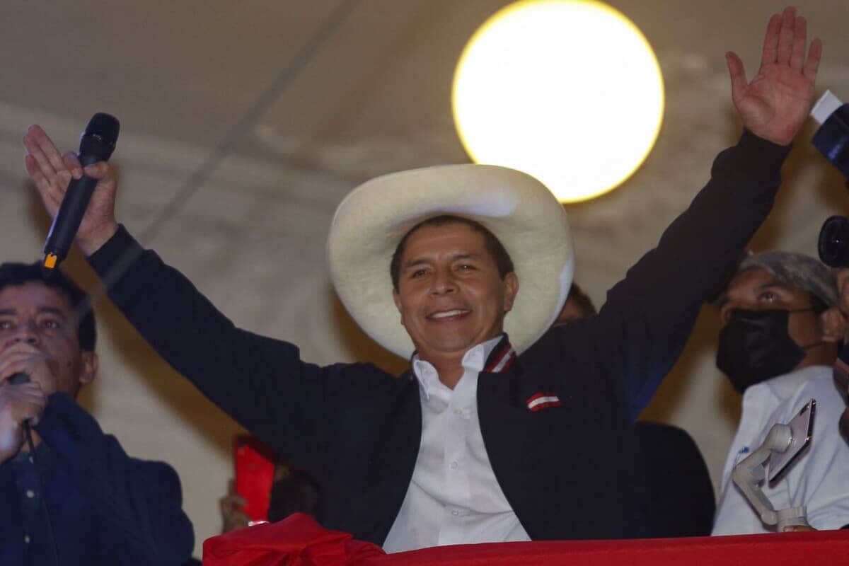 Peru: Justiça Eleitoral formaliza vitória de Pedro Castillo