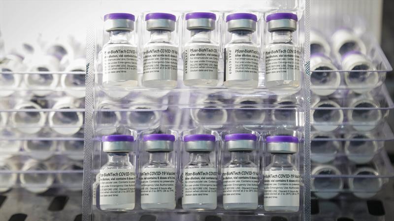 Curitiba interrompe aplicação da primeira dose por falta de vacinas