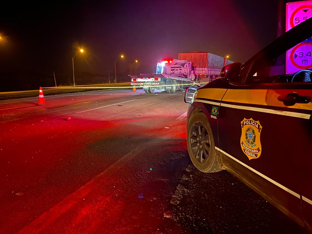 Duas pessoas morrem em acidente entre caminhões na BR-277, em Balsa Nova