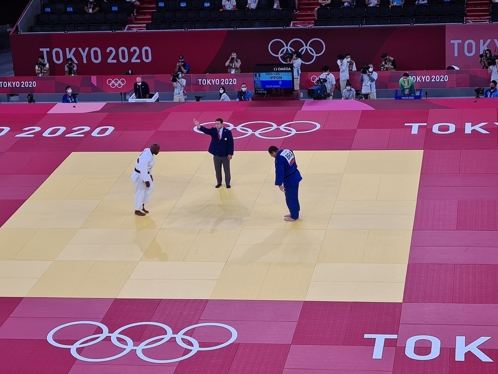 Riner derruba Baby em 46 segundos e encerra participação do judoca brasileiro