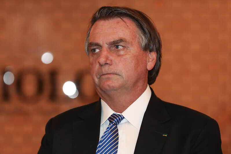 Ameaças de Bolsonaro à democracia levam ex-presidentes a procurarem generais