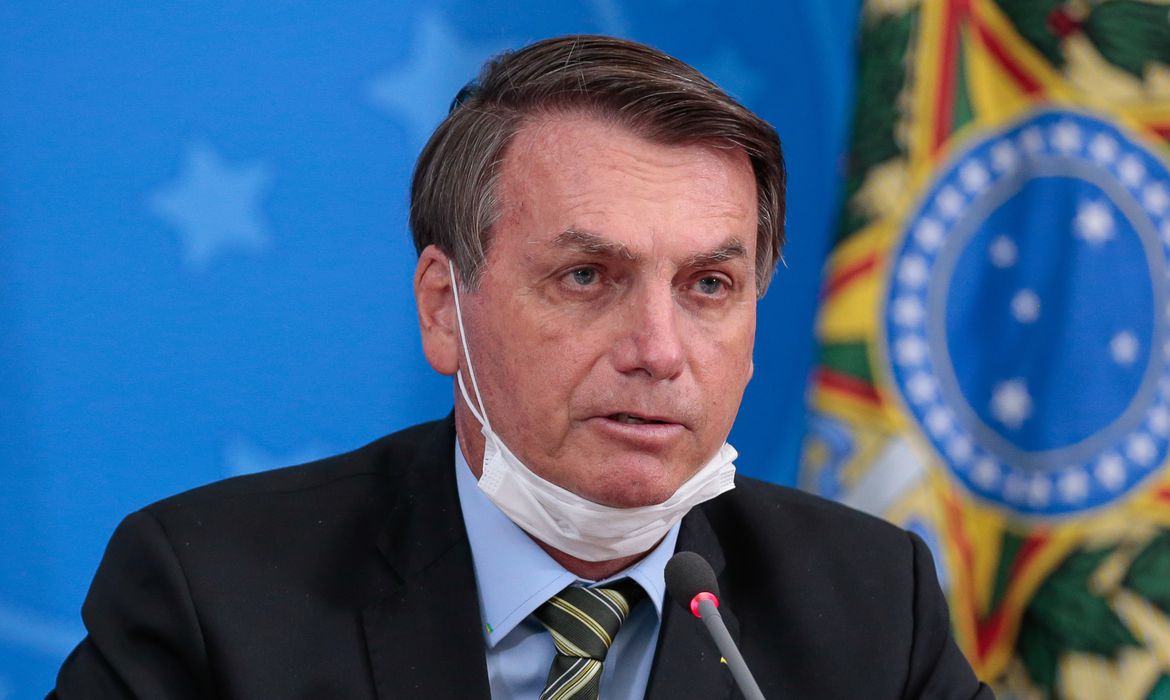 Bolsonaro vai ao STF para não indenizar profissional de saúde incapacitado por Covid-19