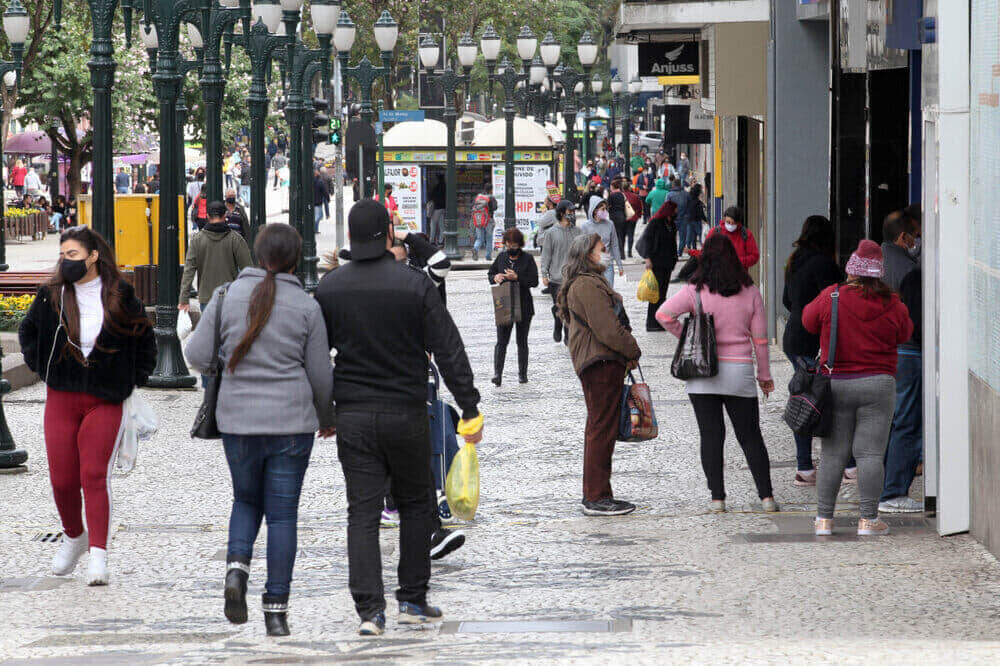 Comércio: Pesquisa mostra otimismo do setor para o Natal em Curitiba
