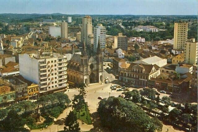 Curitiba dos anos 1950 em filmagens coloridas