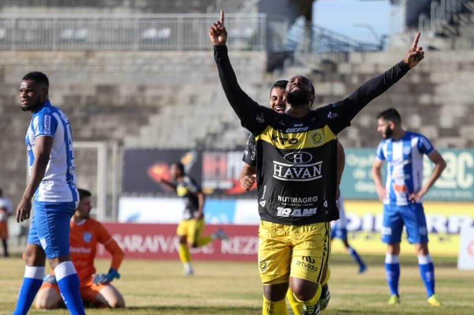 FC Cascavel vence o Esportivo e segue líder na Série D; Cianorte empata mais uma vez