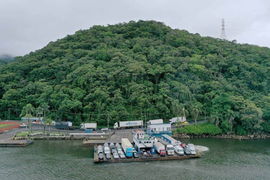 Ferry-boat de Guaratuba opera com balsa emprestada e concessionária faz vistoria