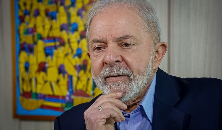 Lula diz que Bolsonaro e Moro são fascistas em entrevista a jornal argentino