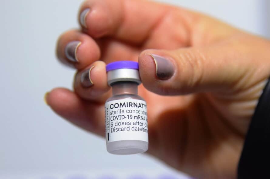 Após chegada da ômicron, 18 mil paranaenses buscam primeira dose da vacina