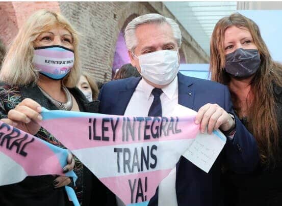 Argentina ganha lei de acesso ao trabalho formal de pessoas trans