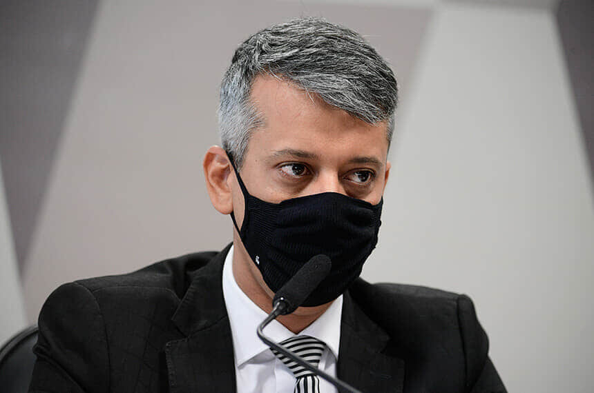 CPI da Covid: Aziz determina prisão de ex-diretor acusado de pedir propina na gestão Bolsonaro