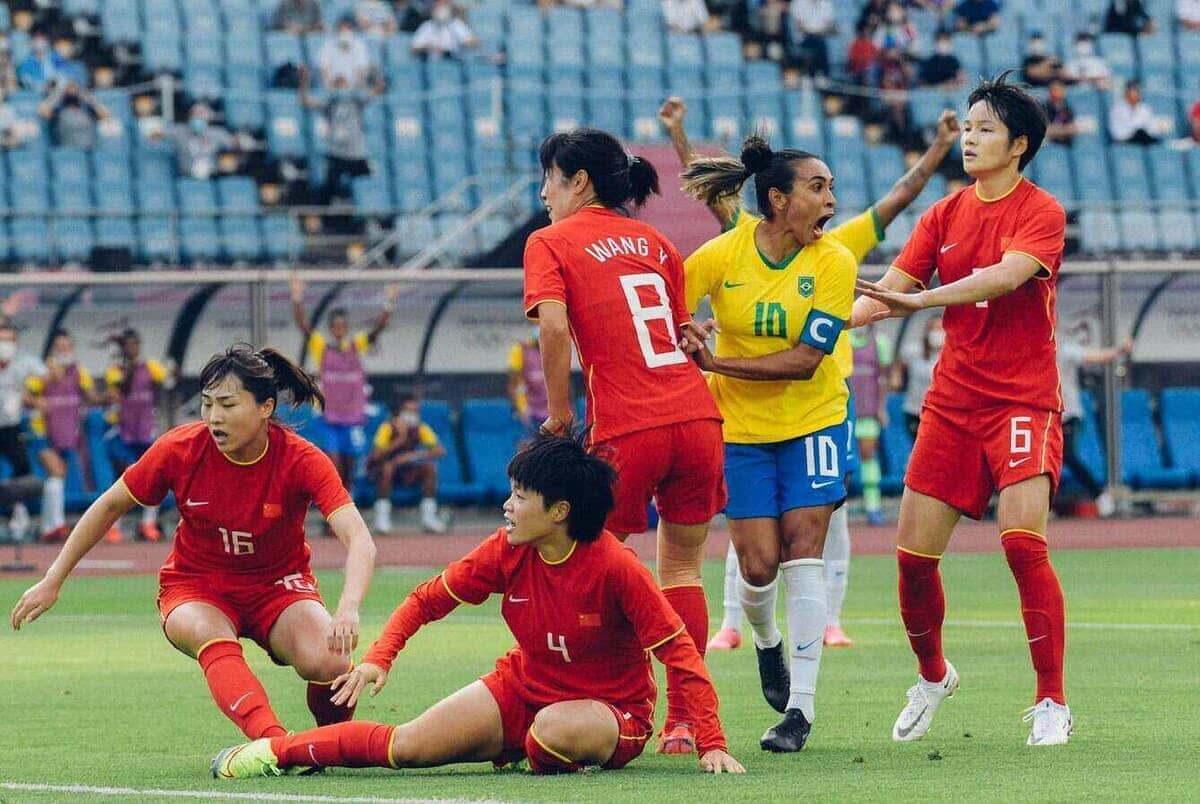Seleção feminina atropela a China na estreia das Olimpíadas de Tóquio