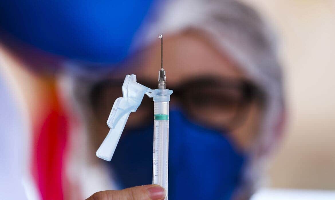 Sommelier de vacina: recusa por imunizantes cresce e passa de 2 mil cidades